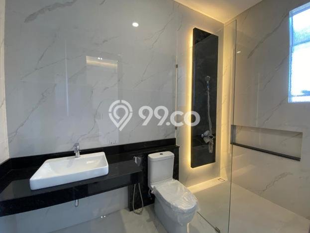 Ready to Use! Luxury House LT 240m2 Desain Modern di Surabaya Kota Ready to Use! Luxury House LT 240m2 Desain Modern di Surabaya Kota