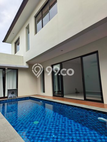 Rumah Elit LB 229m2 Siap Huni Desain Elegan di Surabaya Kota, Surabaya Rumah Elit LB 229m2 Siap Huni Desain Elegan di Surabaya Kota, Surabaya