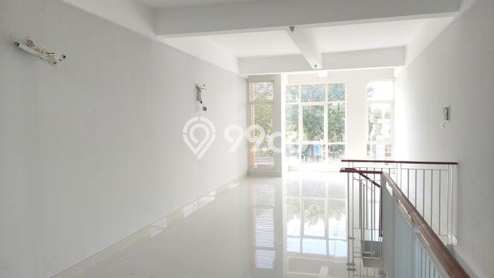 Ruko Dijual di Surabaya LT 63m2 & LB 117m2 Lokasi Terbaik! Ruko Dijual di Surabaya LT 63m2 & LB 117m2 Lokasi Terbaik!