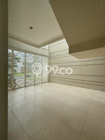 For Sale! Premium House LT 330m2 Desain Elegan di Surabaya Kota For Sale! Premium House LT 330m2 Desain Elegan di Surabaya Kota