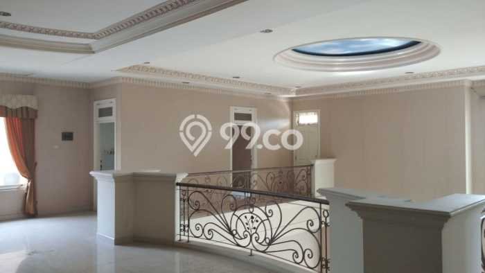Rumah Mewah LB 550m2 Siap Huni Desain Elegan di Surabaya Kota, Surabaya Rumah Mewah LB 550m2 Siap Huni Desain Elegan di Surabaya Kota, Surabaya