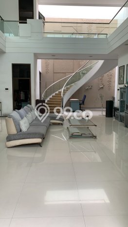 Ready to Use! Luxury House LT 600m2 Desain Elegan di Surabaya Kota Ready to Use! Luxury House LT 600m2 Desain Elegan di Surabaya Kota