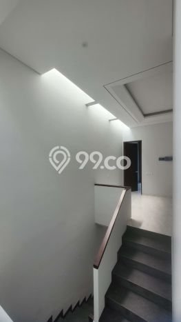Rumah Elit LB 215m2 Siap Pakai Desain Elegan di Surabaya Kota, Surabaya Rumah Elit LB 215m2 Siap Pakai Desain Elegan di Surabaya Kota, Surabaya