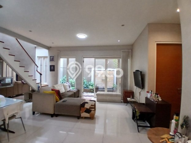 Rumah Elit LB 210m2 Siap Huni Desain Elegan di Surabaya Kota, Surabaya Rumah Elit LB 210m2 Siap Huni Desain Elegan di Surabaya Kota, Surabaya