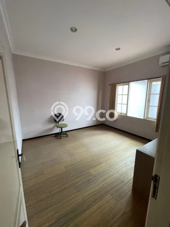 Dijual Hunian Rumah Terawat 7 Kamar di Surabaya Kota, Surabaya Dijual Hunian Rumah Terawat 7 Kamar di Surabaya Kota, Surabaya