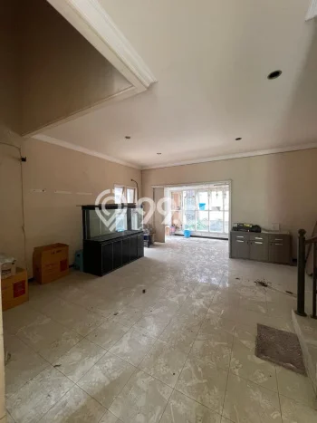 Dijual Hunian Rumah Terawat 7 Kamar di Surabaya Kota, Surabaya Dijual Hunian Rumah Terawat 7 Kamar di Surabaya Kota, Surabaya
