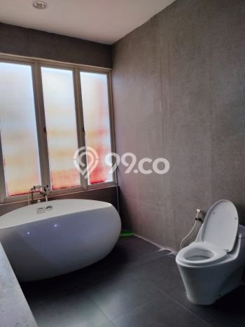 For Sale! Luxury House LT 200m2 Desain Modern di Surabaya Kota For Sale! Luxury House LT 200m2 Desain Modern di Surabaya Kota