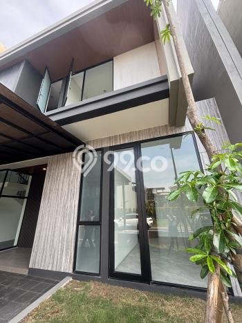 Rumah Elit Modern Tanpa Renovasi di Citraland Surabaya Rumah Elit Modern Tanpa Renovasi di Citraland Surabaya