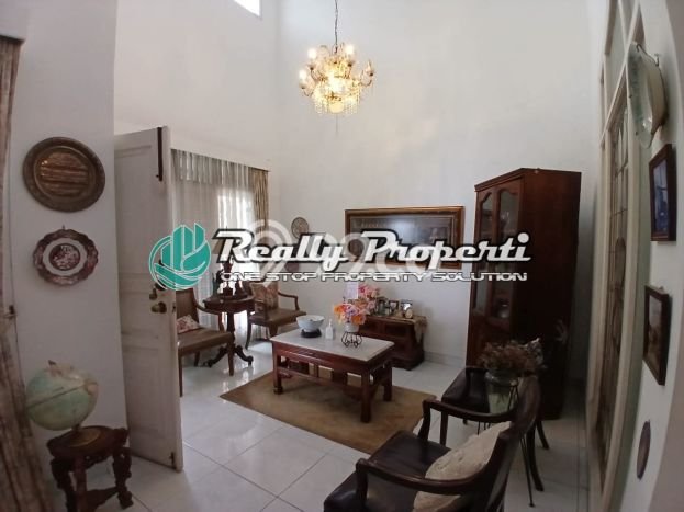 Hunian Mewah LB 340m2 Siap Pakai Desain Elegan di Jatiwaringin, Bekasi Hunian Mewah LB 340m2 Siap Pakai Desain Elegan di Jatiwaringin, Bekasi