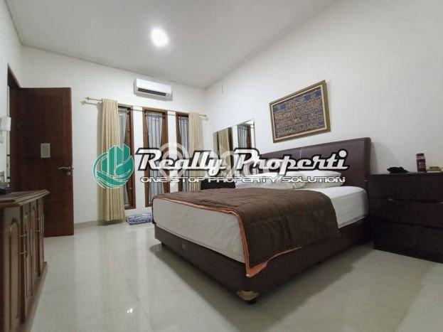 Ready to Use! Luxury House LT 298m2 Desain Elegan di Jatimakmur Ready to Use! Luxury House LT 298m2 Desain Elegan di Jatimakmur
