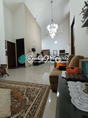 Ready to Use! Luxury House LT 298m2 Desain Elegan di Jatimakmur Ready to Use! Luxury House LT 298m2 Desain Elegan di Jatimakmur