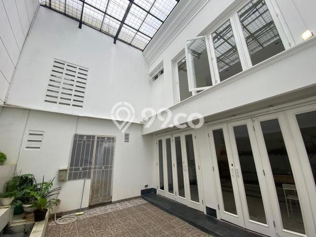 Disewakan Rumah Murah di SCBD Jakarta Selatan dengan 3 Kamar Tidur Disewakan Rumah Murah di SCBD Jakarta Selatan dengan 3 Kamar Tidur