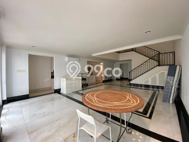 Disewakan Rumah Murah di SCBD Jakarta Selatan dengan 3 Kamar Tidur Disewakan Rumah Murah di SCBD Jakarta Selatan dengan 3 Kamar Tidur