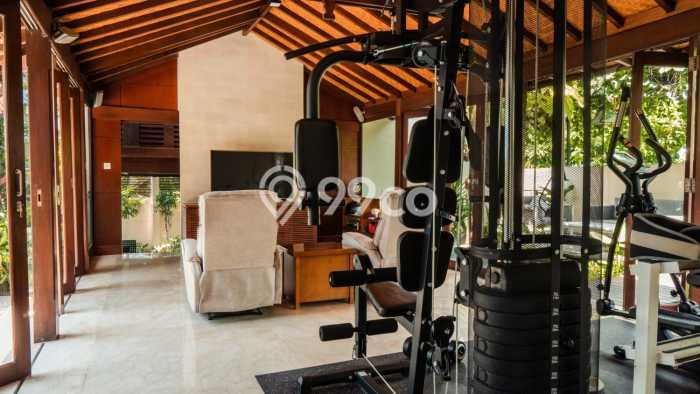 FOR SALE! Vila Kawasan , Luas 823m2m², Posisi Strategis FOR SALE! Vila Kawasan , Luas 823m2m², Posisi Strategis