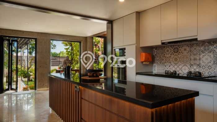 FOR SALE! Vila Kawasan , Luas 823m2m², Posisi Strategis FOR SALE! Vila Kawasan , Luas 823m2m², Posisi Strategis