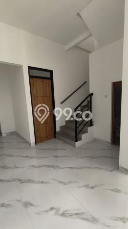 Hunian Cantik Modern Lb 100m2 di Tenggilis Mejoyo, Surabaya Hunian Cantik Modern Lb 100m2 di Tenggilis Mejoyo, Surabaya