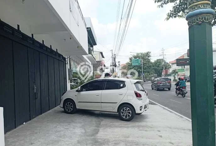 Unit Kantor disewakan di Mantrijeron Yogyakarta dengan LT 165m2 / LB 300m2 Unit Kantor disewakan di Mantrijeron Yogyakarta dengan LT 165m2 / LB 300m2