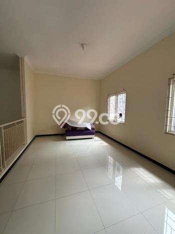 Rumah Mewah LB 250m2 Siap Huni Desain Elegan di Surabaya Kota, Surabaya Rumah Mewah LB 250m2 Siap Huni Desain Elegan di Surabaya Kota, Surabaya