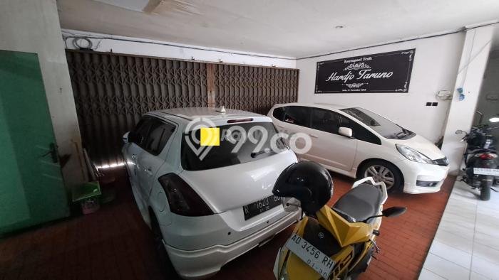 Rumah Mewah LB 400m2 Siap Pakai Desain Elegan di Solo Baru, Surakarta Rumah Mewah LB 400m2 Siap Pakai Desain Elegan di Solo Baru, Surakarta