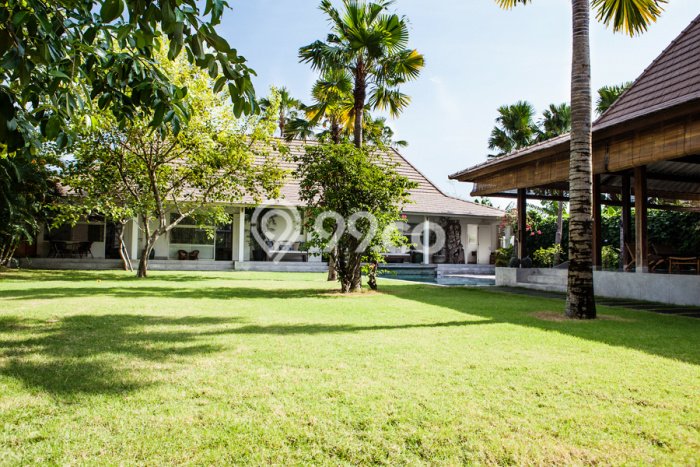 Vila Terawat Kawasan , Ukuran 900m2m², Posisi Premium dengan akses mudah Vila Terawat Kawasan , Ukuran 900m2m², Posisi Premium dengan akses mudah