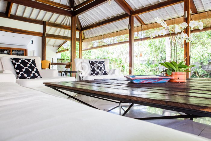 Vila Terawat Kawasan , Ukuran 900m2m², Posisi Premium dengan akses mudah Vila Terawat Kawasan , Ukuran 900m2m², Posisi Premium dengan akses mudah
