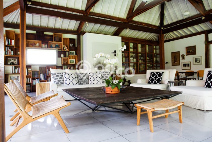 Vila Terawat Kawasan , Ukuran 900m2m², Posisi Premium dengan akses mudah Vila Terawat Kawasan , Ukuran 900m2m², Posisi Premium dengan akses mudah