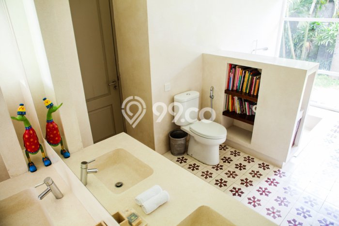 Vila Terawat Kawasan , Ukuran 900m2m², Posisi Premium dengan akses mudah Vila Terawat Kawasan , Ukuran 900m2m², Posisi Premium dengan akses mudah
