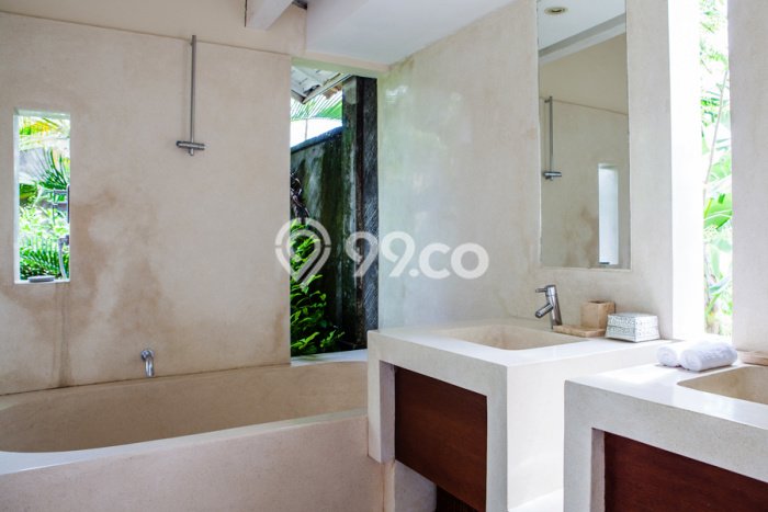 Vila Terawat Kawasan , Ukuran 900m2m², Posisi Premium dengan akses mudah Vila Terawat Kawasan , Ukuran 900m2m², Posisi Premium dengan akses mudah