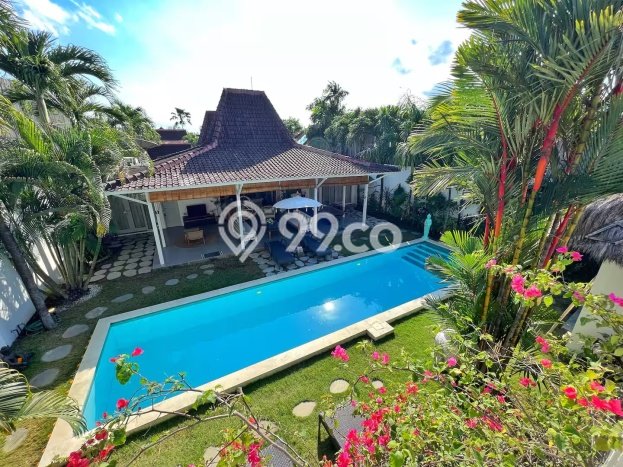Vila Strategis di , Dimensi 410m2m², Area Asri untuk Anda Vila Strategis di , Dimensi 410m2m², Area Asri untuk Anda