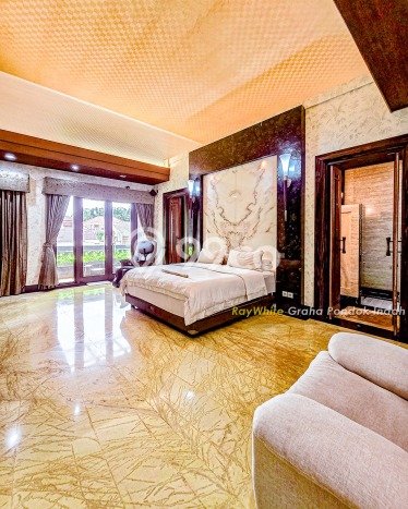 Jual Rumah Mewah Elegan Dengan View Eksklusif di Pondok Indah, Jakarta Selatan Jual Rumah Mewah Elegan Dengan View Eksklusif di Pondok Indah, Jakarta Selatan