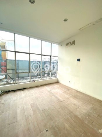 Ruko Disewa di Jakarta Selatan dengan LB 180m2 Area Komersial Ramai Ruko Disewa di Jakarta Selatan dengan LB 180m2 Area Komersial Ramai