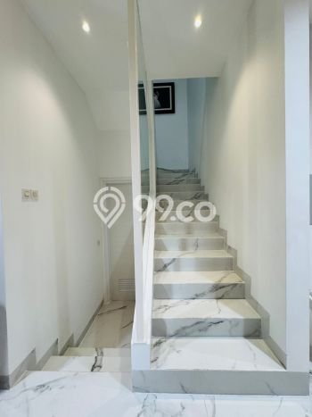 Hunian Mewah LB 250m2 Siap Huni Desain Elegan di Green Lake City, Jakarta Barat Hunian Mewah LB 250m2 Siap Huni Desain Elegan di Green Lake City, Jakarta Barat