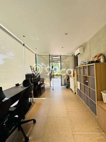 Hunian Mewah LB 250m2 Siap Huni Desain Elegan di Green Lake City, Jakarta Barat Hunian Mewah LB 250m2 Siap Huni Desain Elegan di Green Lake City, Jakarta Barat