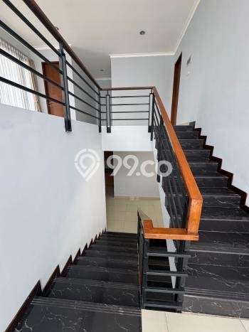 Disewakan Rumah Harga Terjangkau di Setra Duta Bandung dengan 4 Kamar Tidur Disewakan Rumah Harga Terjangkau di Setra Duta Bandung dengan 4 Kamar Tidur
