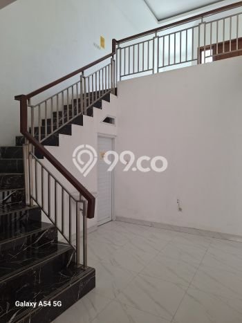 Disewakan! Rumah 4 Kamar Tidur &
4 Kamar Mandi di Soekarno Hatta, Bandung Disewakan! Rumah 4 Kamar Tidur &
4 Kamar Mandi di Soekarno Hatta, Bandung