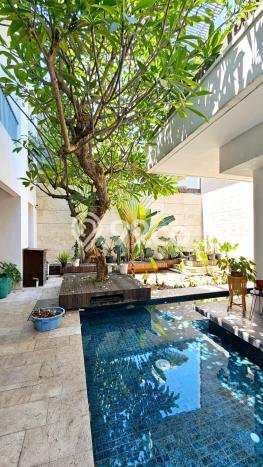 Jual Rumah Luas Elegan Dengan View Cantik di Surabaya Kota, Surabaya Jual Rumah Luas Elegan Dengan View Cantik di Surabaya Kota, Surabaya