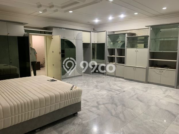Ready to Use! Luxury House LT 230m2 Desain Elegan di Surabaya Kota Ready to Use! Luxury House LT 230m2 Desain Elegan di Surabaya Kota