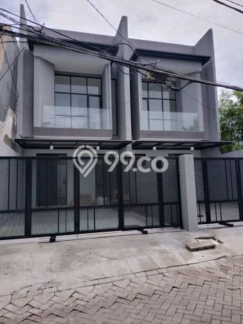 For Sale Hunian Rumah Terawat 4 KT di Surabaya Kota, Surabaya For Sale Hunian Rumah Terawat 4 KT di Surabaya Kota, Surabaya