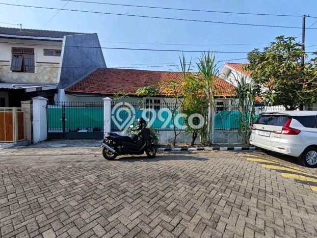 Siap Huni Rumah Minimalis & Modern LB 150m2 di Surabaya Kota Siap Huni Rumah Minimalis & Modern LB 150m2 di Surabaya Kota
