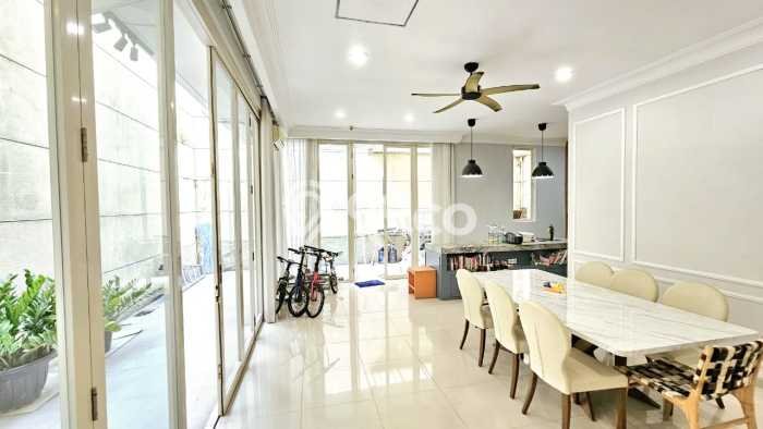 Dijual Rumah Mewah Elegan Dengan View Cantik di Surabaya Kota, Surabaya Dijual Rumah Mewah Elegan Dengan View Cantik di Surabaya Kota, Surabaya