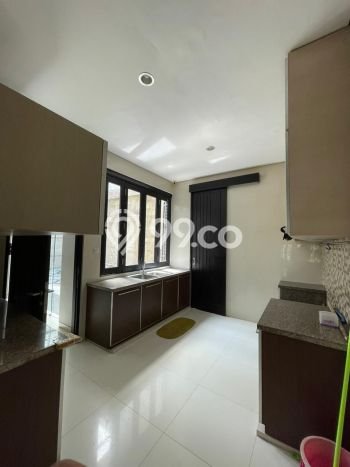 Rumah Mewah LB 410m2 Siap Huni Desain Elegan di Surabaya Kota, Surabaya Rumah Mewah LB 410m2 Siap Huni Desain Elegan di Surabaya Kota, Surabaya