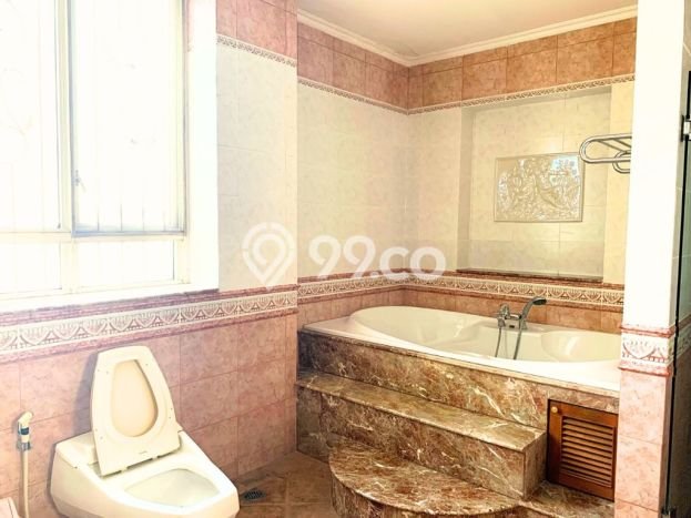 Siap Huni Apartemen Prestisius di Simprug 5 Kamar & 5 Kamar Mandi Siap Huni Apartemen Prestisius di Simprug 5 Kamar & 5 Kamar Mandi