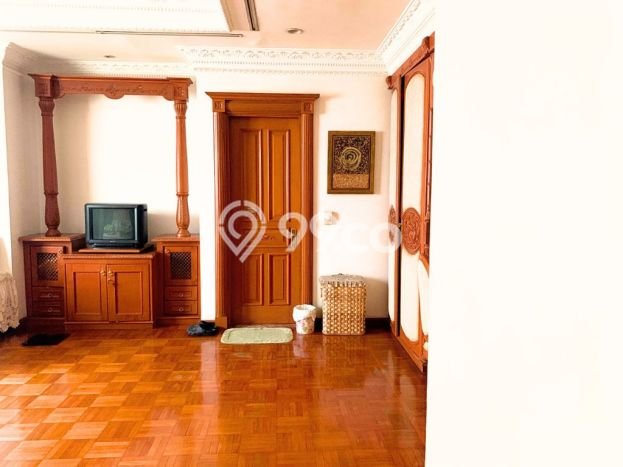 Siap Huni Apartemen Prestisius di Simprug 5 Kamar & 5 Kamar Mandi Siap Huni Apartemen Prestisius di Simprug 5 Kamar & 5 Kamar Mandi