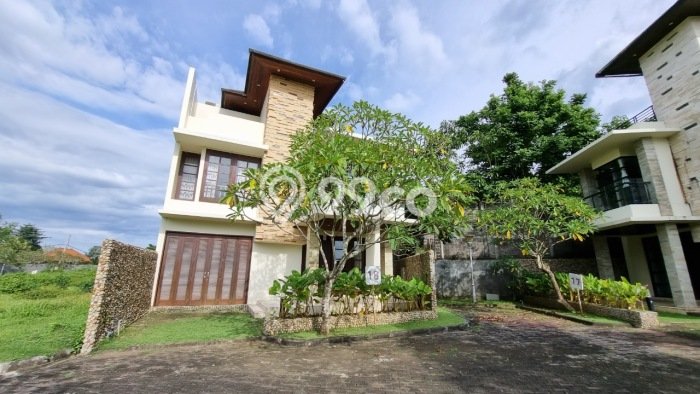 Dijual Vila Kawasan , Ukuran 218m2m², Area tenang untuk Anda Dijual Vila Kawasan , Ukuran 218m2m², Area tenang untuk Anda