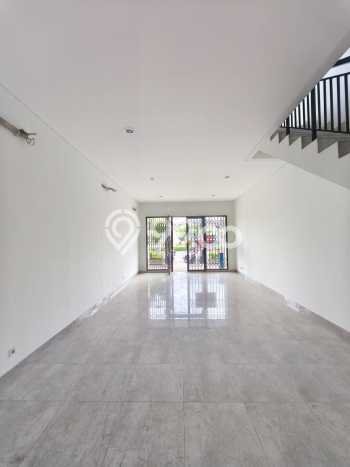 Disewakan Ruko di Kawasan Ramai Podomoro Park Bandung Luas 150m2 Disewakan Ruko di Kawasan Ramai Podomoro Park Bandung Luas 150m2
