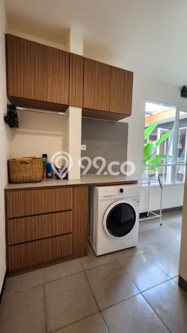 Lokasi strategis! Rumah siap pakai dikontrakkan di Pasar Kliwon LB 80m2 Lokasi strategis! Rumah siap pakai dikontrakkan di Pasar Kliwon LB 80m2