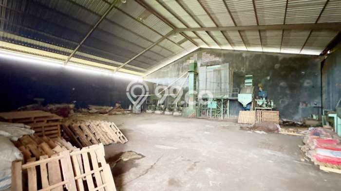Gudang disewakan di Gemolong Sragen dengan luas bangunan 1500m2 Gudang disewakan di Gemolong Sragen dengan luas bangunan 1500m2
