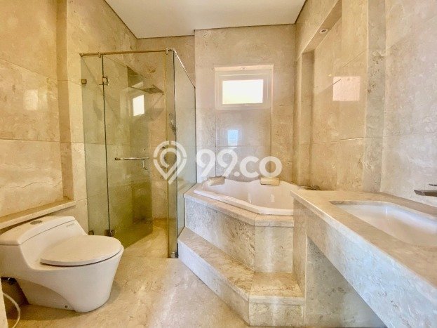 For Sale! Luxury House LT 189m2 Desain Elegan di Gandaria For Sale! Luxury House LT 189m2 Desain Elegan di Gandaria