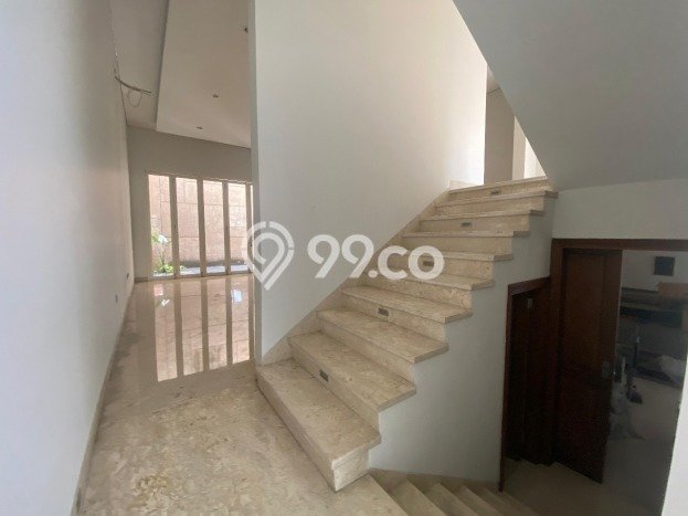 For Sale! Luxury House LT 189m2 Desain Elegan di Gandaria For Sale! Luxury House LT 189m2 Desain Elegan di Gandaria
