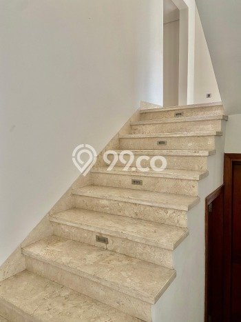 For Sale! Luxury House LT 189m2 Desain Elegan di Gandaria For Sale! Luxury House LT 189m2 Desain Elegan di Gandaria